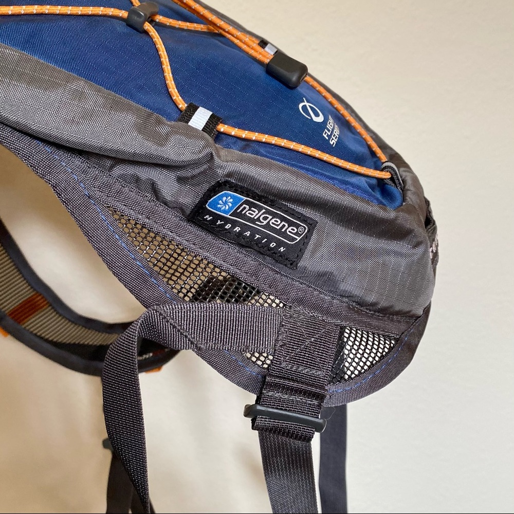 THE NORTH FACE • “Thresher” Hydration Pack - Picture 15 of 16